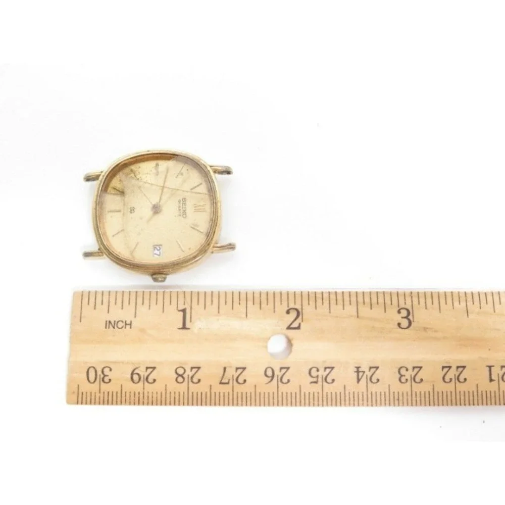 Vintage SEIKO QUARTZ Broken Men's Wristwatch 4 Parts Restoration Repair‎